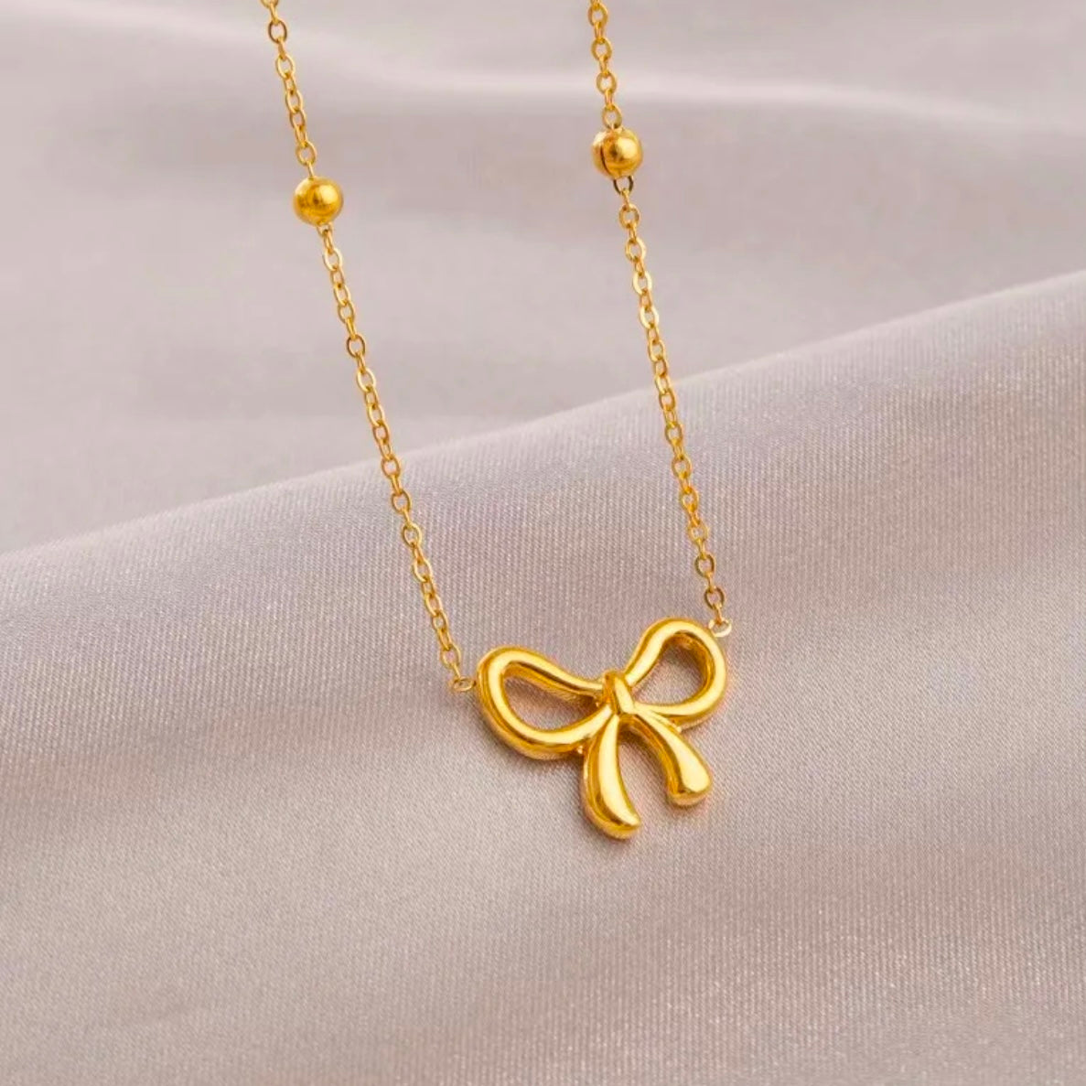 Simple Aesthetic Golden Chain Pendant