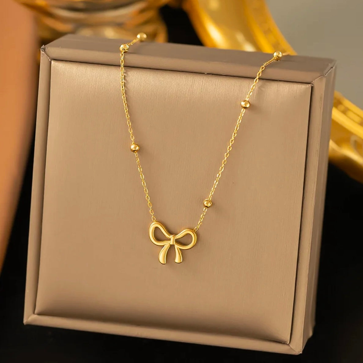 Simple Aesthetic Golden Chain Pendant