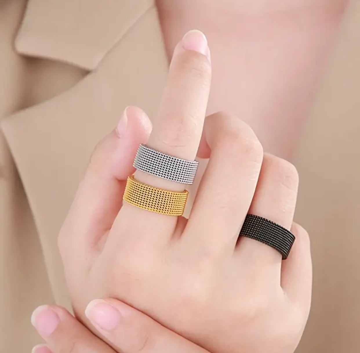 A Fashionable Simple Chain Ring For Women and Man